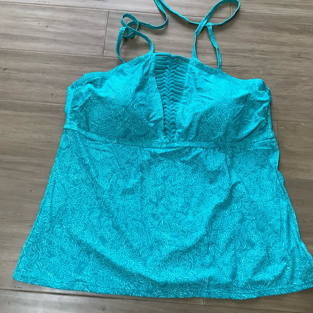 Catalina Swimming Top size 2X ( 18 W - 20 W)
